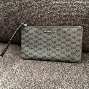 Michael Kors Wristlet